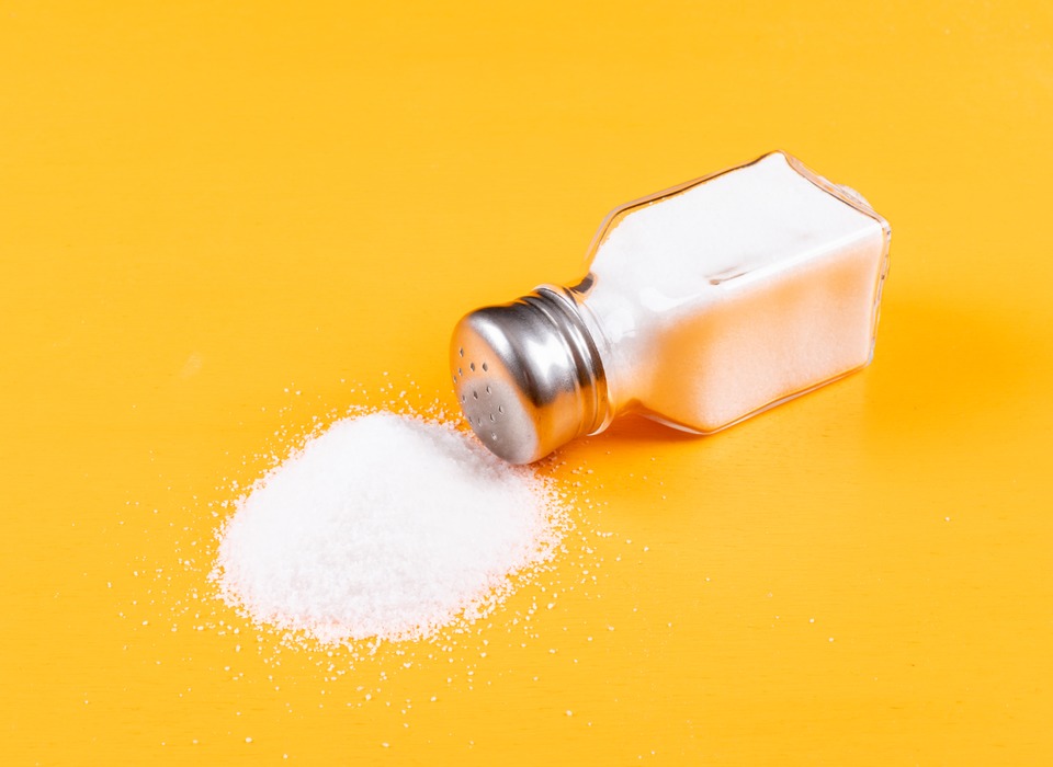Врач Александр Мясников рассказал, к чему приводит чрезмерное употребление соли